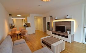 Donau-City Strasse 12 Apartment.